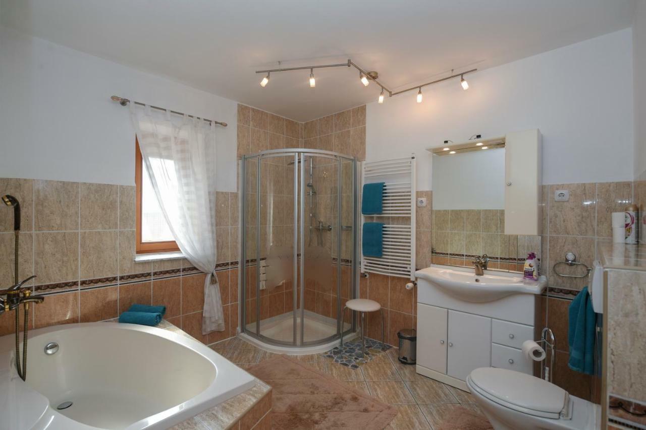 Haus Lucia Apartment เอ็กเกอร์ ภายนอก รูปภาพ